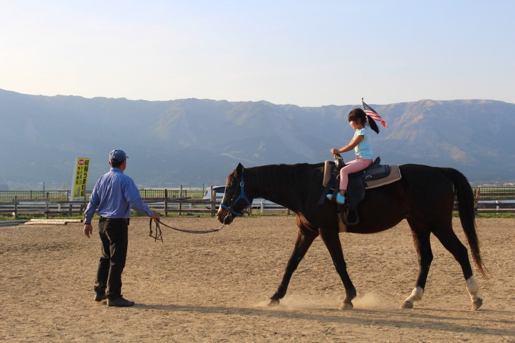 阿蘇うま牧場で引き馬体験 おるとくまもと