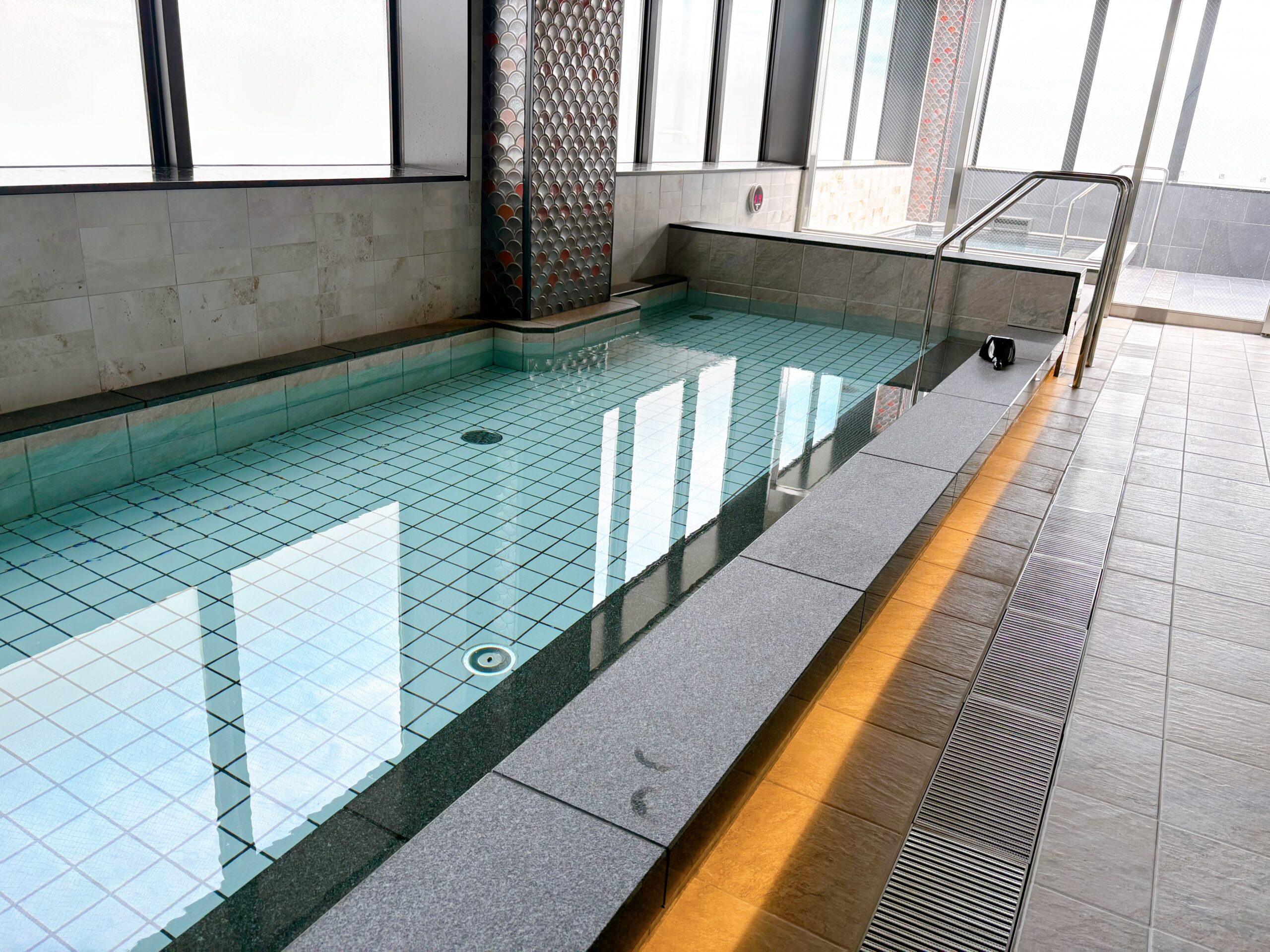 熊本城を望む最上階の展望大浴場内湯